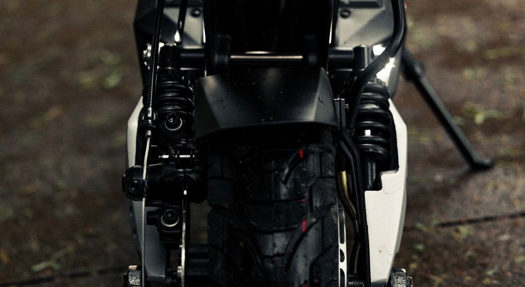 Moped vs. Electric Scooter: A Close Comparison of Urban Transportation